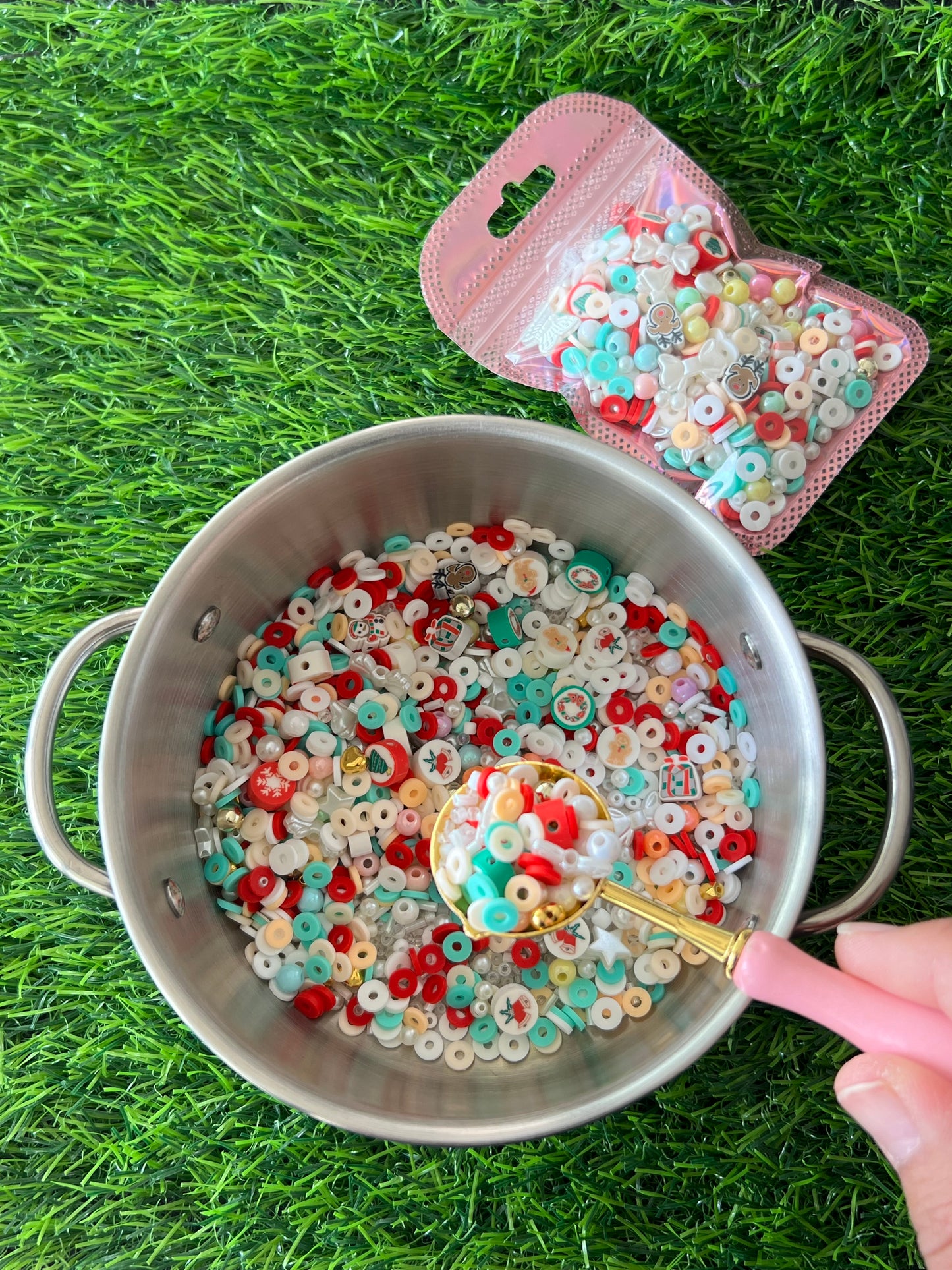 Magical Christmas Beads Confetti